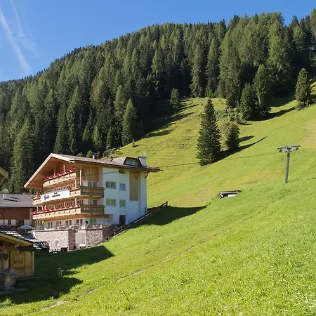 Giardin Boutique Hotel 3*
